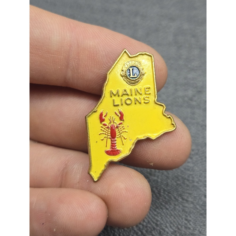 Vintage Maine Lobster Lions Club International Pin Button Fraternal